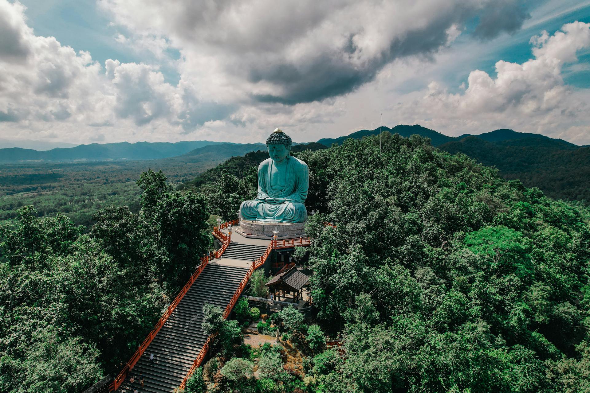 Start your historical journey with Lampang’s serene glow